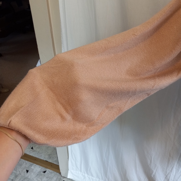 Poof New York Cropped Balloon Sleeve Sweater - Picture 5 of 8